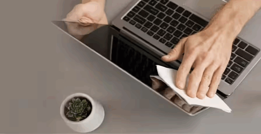 Laptop Screen Cleaning Tips: આ ભૂલો ક્યારેય ન કરો! ખોટી રીતે લેપટોપ સ્ક્રીન સાફ કરવાથી થઈ શકે છે મોટું નુકસાન 1 Laptop Screen Cleaning Tips