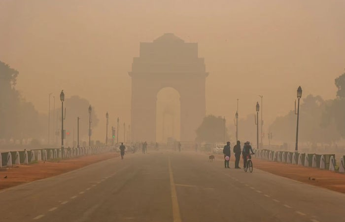 Delhi Air Pollution: દિલ્હીની હવા ઝેરી બની, ડોક્ટરની ચેતવણી – નબળા ફેફસાં ધરાવતા લોકોએ તાત્કાલિક રાજધાની છોડવી 1 ywfowwwt