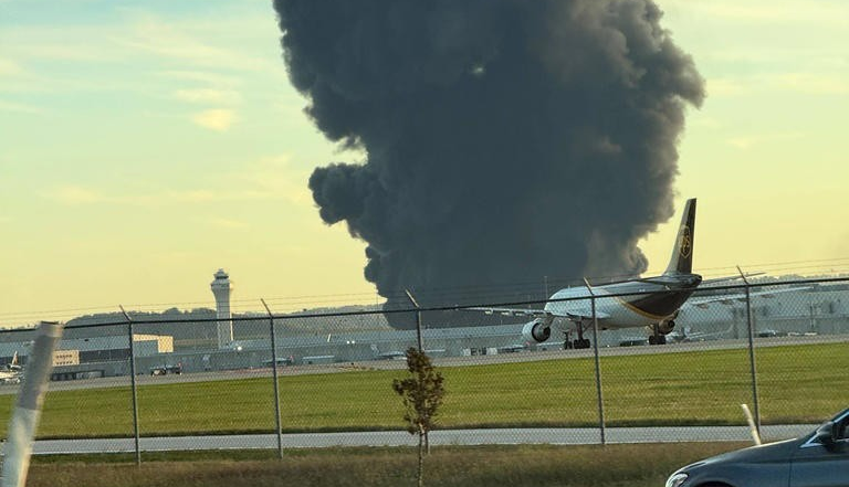 UPS Cargo Plane Crash: અમેરિકામાં પ્લેન ક્રેશ... 7નાં જીવ લેનાર આ વિમાન કઈ કંપનીનું? પહેલા પણ રહી ચૂક્યું છે વિવાદોમાં 1 z34j6wja