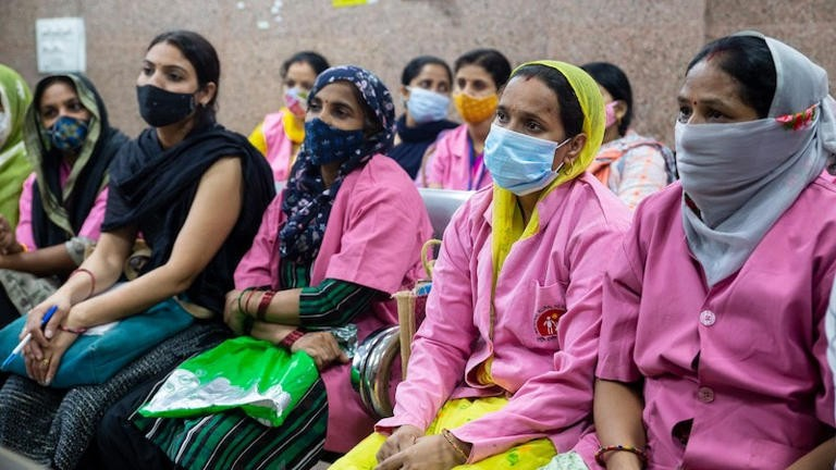 Lung Cancer in Women: ફેફસાંનું કેન્સર: ધૂમ્રપાન ન કરતી મહિલાઓમાં વધી રહ્યા છે ફેફસાંના કેન્સરના કેસ, સરકારી આંકડાએ વધારી ચિંતા 1 Lung Cancer in Women