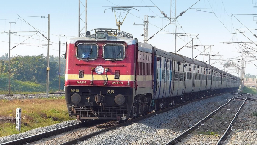 Indian Railways New Rules: ટ્રેન યાત્રાના નિયમો બદલાયા: વરિષ્ઠ નાગરિકો, મહિલાઓ અને દિવ્યાંગોને મળશે આ ખાસ સુવિધાઓ, જાણી લો રેલવેના નવા અપડેટ્સ! 1 Indian Railways New Rules