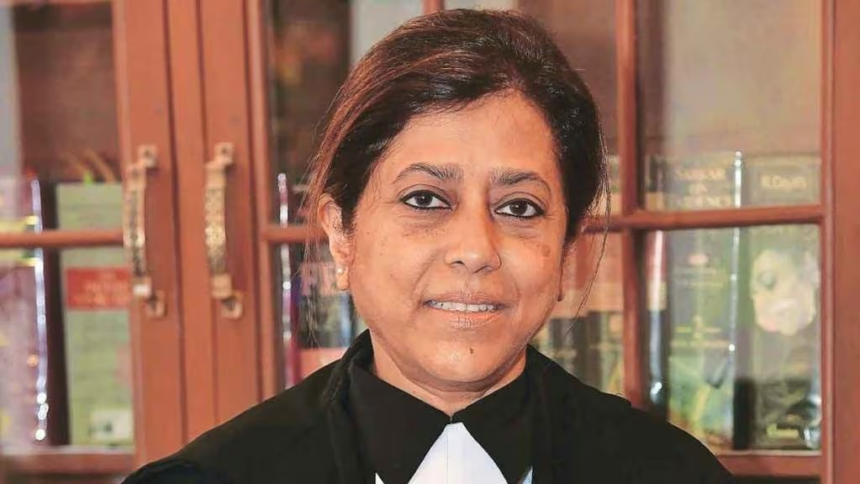 Justice Revati Mohite Dere: ન્યાય ક્ષેત્રે 'મહિલા શક્તિ'નો દબદબો! જાણો કોણ છે જસ્ટિસ રેવતી મોહિતે ડેરે, જેમણે રેપ પીડિતાથી લઈને પોલીસ તપાસ પર આપ્યા છે મોટા ચુકાદા 1 Justice Revati Mohite Dere