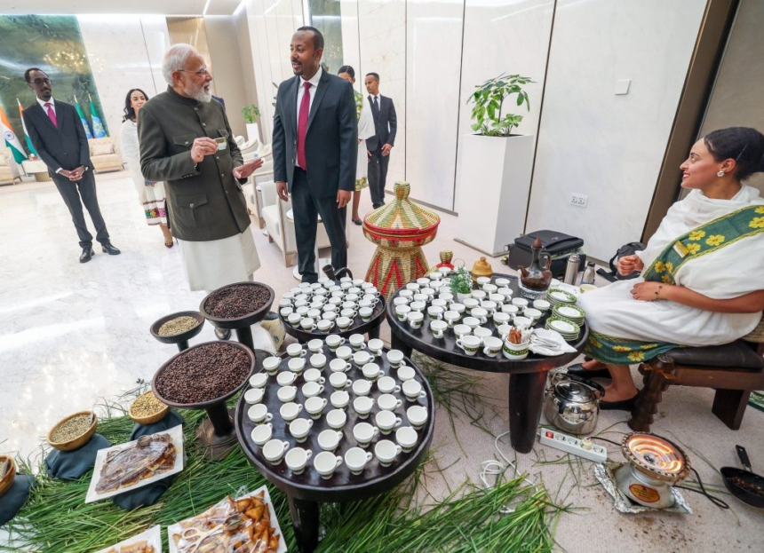 Ethiopian Coffee Ceremony: રેડ કાર્પેટ નહીં, પણ કોફી પીવડાવીને વધાવ્યા! જાણો ઈથિયોપિયાની એ પરંપરા વિશે જેણે આખી દુનિયાનું ધ્યાન ખેંચ્યું 1 Ethiopian Coffee Ceremony