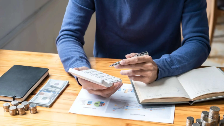 Financial Planning Tips: ૩૦ વર્ષની ઉંમર પહેલા કરી લો આ ૪ કામ, નહીંતર ભવિષ્યમાં વેઠવી પડશે આર્થિક તંગી; જાણો યુવાવસ્થામાં ઇન્વેસ્ટમેન્ટ શરૂ કરવાના ફાયદા 1 gekllhq9