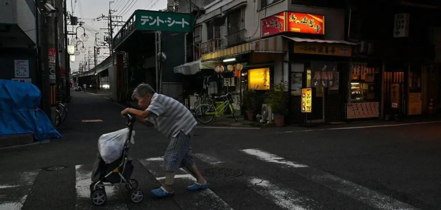 Japan Dementia Crisis: જાપાન પર ડિમેન્શિયાનું સંકટ: 18,000 વૃદ્ધો થયા ગુમ, સરકારે AI અને GPS નો સહારો લીધો! 1 Japan Dementia Crisis