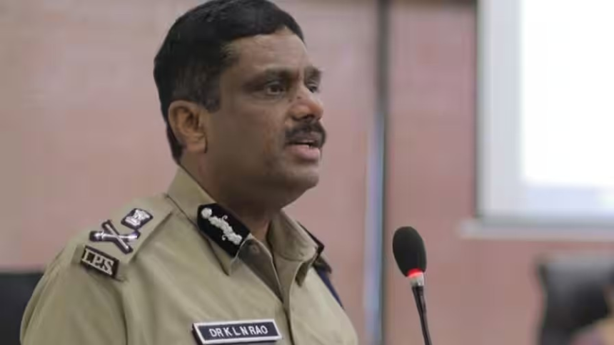 Gujarat DGP Appointment: ગુજરાતના નવા ડીજીપી પર સસ્પેન્સ યથાવત, વિકાસ સહાયની વિદાય બાદ ડો. કે.એલ.એન. રાવને સોંપાયો ચાર્જ, જાણો કોણ છે આ નવા ઇન્ચાર્જ પોલીસ વડા? 1 j63sp6qr