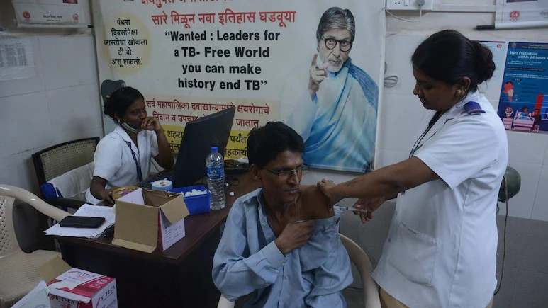 India Doctor Ratio: દેશમાં ડૉક્ટર-વસ્તીનો ગુણોત્તર: ૮૧૧ લોકો દીઠ માત્ર ૧ ડૉક્ટર ઉપલબ્ધ; ૧૦ વર્ષમાં મેડિકલ કોલેજોની સંખ્યા બમણી થઈ 1 India Doctor Ratio