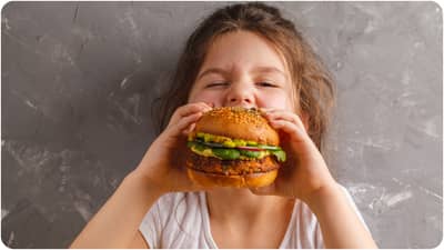 Junk food risks: પિઝા-બર્ગરના શોખીનો સાવધાન! વધુ પડતું જંક ફૂડ ખાવાથી થઈ શકે છે ગંભીર નુકસાન, જાણો કેમ ડોક્ટર્સ આને માને છે જીવલેણ 1 junk foods burger fbcc4b9fb12338d4c981395aca3db9a5