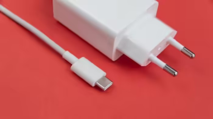 Fake mobile charger identification: ચાર્જર અસલી છે કે નકલી? ગૂગલ લેન્સ અને સીરીયલ નંબરથી પકડો છેતરપિંડી, જાણો બચવાના સ્માર્ટ રસ્તા 1 l3y9fmbz