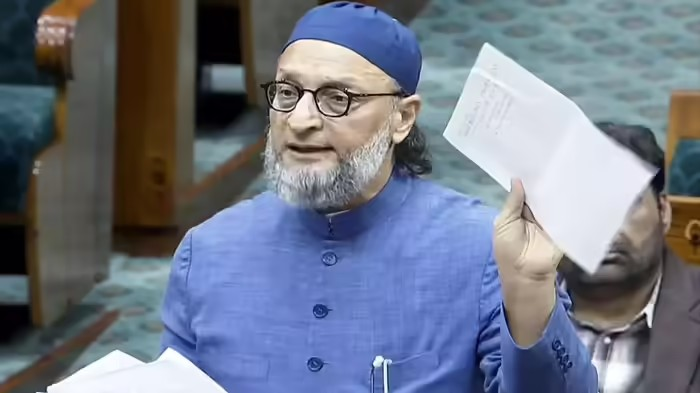 Vande Mataram Parliament Debate: વંદે માતરમ્ પર સંસદમાં તકરાર: ઓવૈસીનું મોટુ નિવેદન, "અમે મુલ્ક અને મઝહબને એક નથી બનાવ્યા, જબરદસ્તી કરશો તો બંધારણની વિરુદ્ધ છે." 1 Vande Mataram Parliament Debate