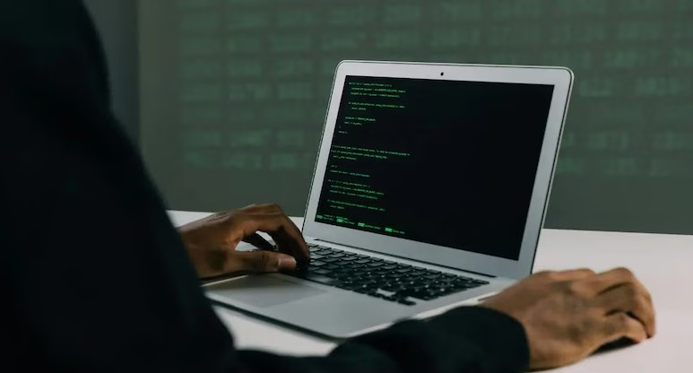 India Cyber Crime Statistics: સાયબર ક્રાઇમની સુનામી: ૨૦૨૨ માં ૧૨૭% નો ઉછાળો; ઠગબાજોએ ૨૦૨૪ માં લોકોને ₹૨૨,૮૪૫ કરોડનો ચૂનો લગાવ્યો 1 India Cyber Crime Statistics