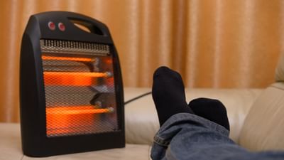 Room heater health risks: ગરમી લેવાના ચક્કરમાં બીમાર ન પડતા! રૂમ હીટરનો વધુ પડતો વપરાશ ખેંચી લેશે શરીરનું કુદરતી ભેજ, જાણો સ્વાસ્થ્ય પર થતી ગંભીર અસરો 1 room heater e3dcf49a64806c470ec72ad0ee7e86f7