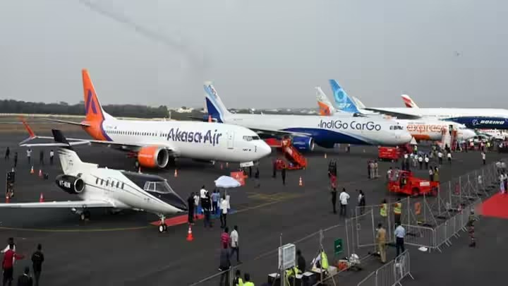 Flight Travelling Rules: ફ્લાઇટ લેટ થાય તો: DGCA નો નિયમ: યાત્રીઓને મળશે ફ્રી ભોજન, રિફંડ અને હોટલની સુવિધા; જાણો તમારા અધિકારો 1 Flight Travelling Rules