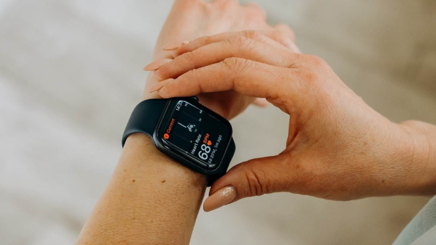 Smartwatch Side Effects: સ્માર્ટવોચના જોખમો: નેશનલ સેન્ટર ફોર બાયોટેકનોલોજી ઇન્ફોર્મેશન (NCBI) ના રિપોર્ટમાં વિયરેબલ્સના નકારાત્મક પ્રભાવો પર ચર્ચા 1 Smartwatch Side Effects