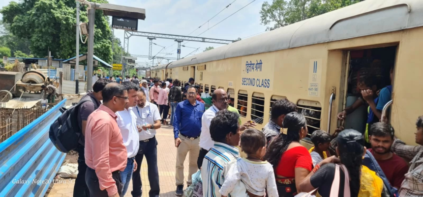 Railways ticket checking rules: રેલવે પોલીસ ટિકિટ માંગે તો સાવધાન! જાણો કોની પાસે છે દંડ વસૂલવાની સત્તા અને શું કહે છે રેલવેના કાયદા 1 Railways ticket checking rules