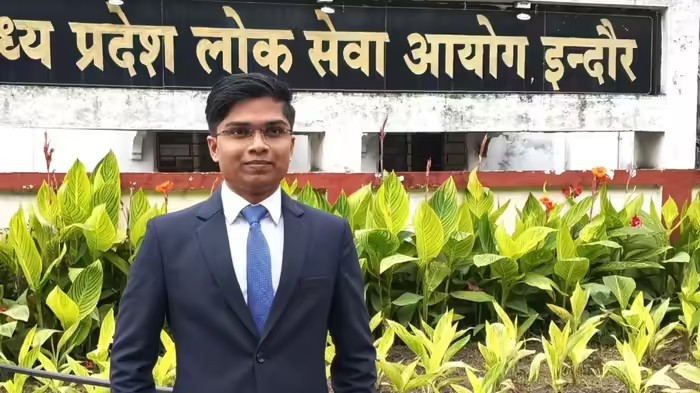 MPPSC Success Story: સંઘર્ષની અનોખી મિસાલ! સતત ૩ વાર ઇન્ટરવ્યુમાં ફેઈલ થયા પછી કેવી રીતે બન્યા અધિકારી? જાણો લોકેશ સાહુની પ્રેરણાદાયી સક્સેસ સ્ટોરી 1