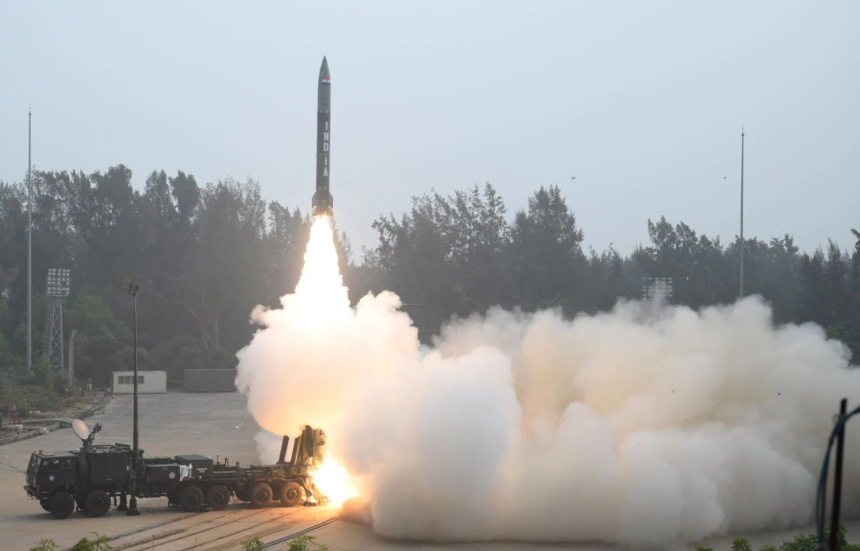 Pralay Missile Successful Test: વર્ષના અંતે ડીઆરડીઓનો ધડાકો, 'પ્રલય' મિસાઈલનું સફળ પરીક્ષણ, એક જ લોન્ચરથી બે મિસાઈલો છોડી દુશ્મનોને આપી કડક ચેતવણી, જાણો કેટલી ઘાતક છે આ સ્વદેશી તાકાત! 1 xvkfgpw4