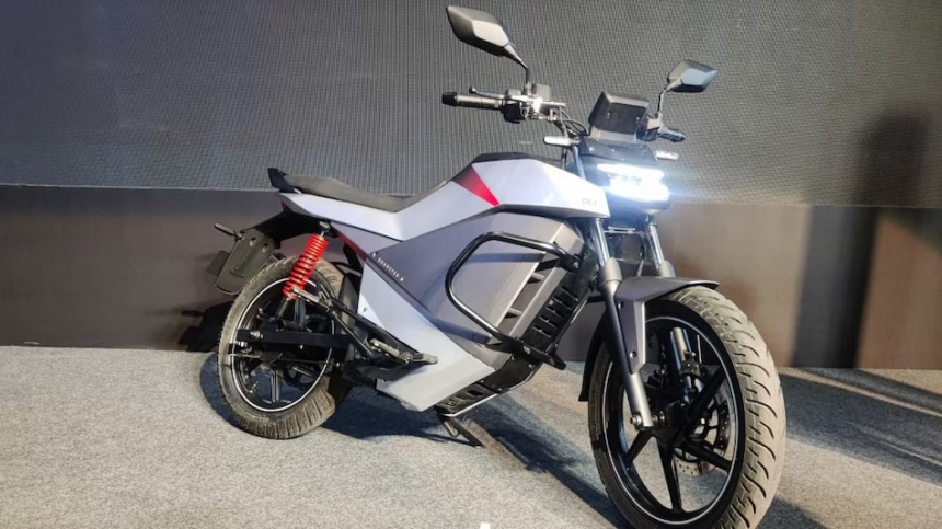 Ola Electric Roadster: ઓલાની રોડસ્ટર બાઇકને મળી લીલી ઝંડી, મેડ ઇન ઇન્ડિયા બેટરી સાથે મચાવશે ધૂમ, જાણો ક્યારે શરૂ થશે ડિલિવરી! 1 Ola Electric Roadster