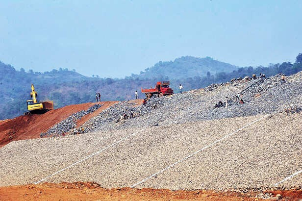 Balganga Dam Scam Trial: બાલગંગા ડેમ કૌભાંડમાં નવો વળાંક: ઠાણે કોર્ટમાં અચાનક બદલાયા જજ, ટ્રાન્સફર અરજી ફગાવ્યા બાદ વહીવટી આદેશથી કાયદાકીય ગૂંચવણ વધી 1 4jleyulk