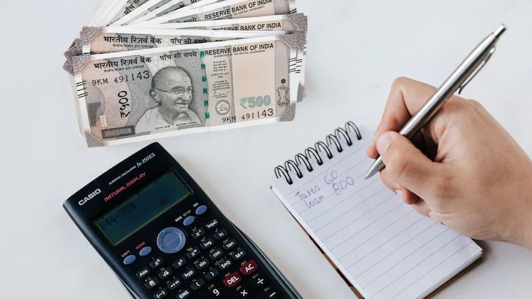 Income Tax Rules 2026: ટેક્સના ટેન્શનથી મુક્તિ! હવે ₹૧૨.૭૫ લાખ સુધીના પગાર પર કોઈ ટેક્સ નહીં, 2025 માં ઇન્કમ ટેક્સના ૫ મોટા ફેરફારો 1 5ws45yrv