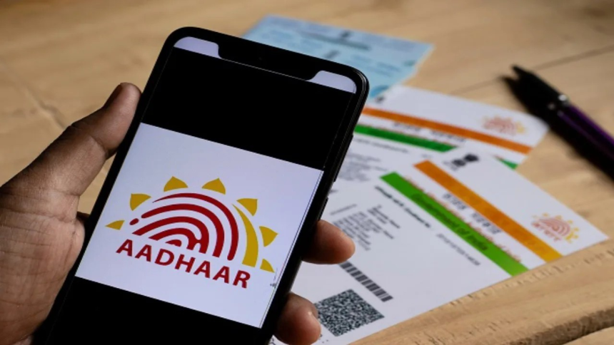 Aadhaar Security History: આધારનો દુરુપયોગ તો નથી થઈ રહ્યો ને? સાવધાન! ઘરે બેઠા આ રીતે ચેક કરો આધાર કાર્ડની હિસ્ટ્રી અને જાણો ક્યાં-ક્યાં વપરાયો છે તમારો ડેટા 1 732vs8al