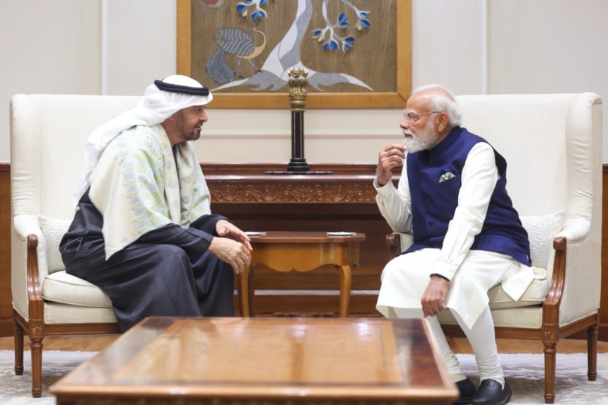 India UAE defence deal: ભારત-UAE વચ્ચે 'ગ્રાન્ડ ડિફેન્સ ડીલ': ખાડીમાં સાઉદી સાથેના શીત યુદ્ધ વચ્ચે શેખની ભારત મુલાકાત, રક્ષા ક્ષેત્રમાં ઐતિહાસિક ભાગીદારીથી મજબૂત થશે બંને દેશોની પકડ 1 8pzr2p4s