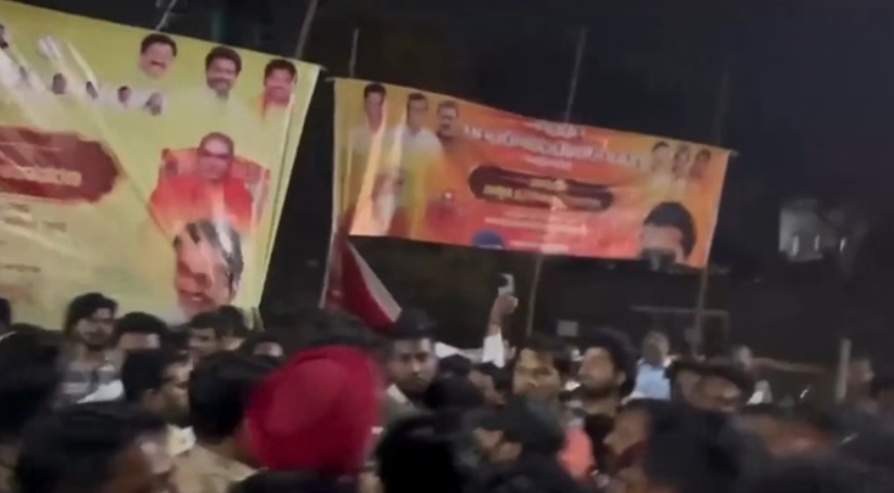 Karnataka Ballari violence FIR: બલ્લારીમાં બેનર યુદ્ધે ધારણ કર્યું લોહિયાળ સ્વરૂપ, ધારાસભ્ય જનાર્દન રેડ્ડી સહિત ૧૧ સામે FIR નોંધાઈ, પથ્થરમારો અને હવામાં ફાયરિંગથી એકનું મોત 1 Screenshot 2 1 2026 104452 www.amarujala.com
