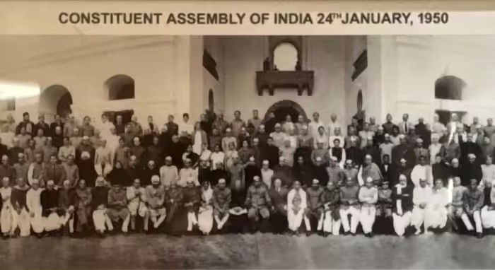 Indian Constitution History: ભારતીય બંધારણના ૭૬ વર્ષ: જ્યારે ૨૬૪ સભ્યોએ હસ્તલિખિત નકલો પર કર્યા હતા હસ્તાક્ષર, જાણો રાષ્ટ્રીય પ્રતીક પાછળની રોમાંચક કહાની 1 cd7t1pmq