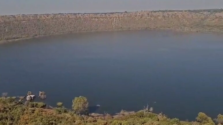 Lonar Lake level increased: લોણાર સરોવર પર સંકટ: ૧૫-૨૦ ફૂટ જળસ્તર વધતા પ્રાચીન મંદિરો ડૂબ્યા, હાઈકોર્ટે લીધું આકરું વલણ અને 'ન્યાય મિત્ર'ની કરી નિમણૂક 1 cja2pfq9