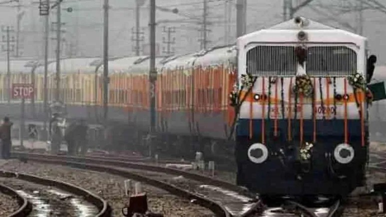 Railway Ticket Refund Rules: ટ્રેન મોડી પડે તો ગભરાશો નહીં: ૩ કલાકથી વધુ લેટ હોવા પર રેલવે આપશે પૂરેપૂરું રિફંડ, જાણો ઘરે બેઠા TDR ફાઈલ કરવાની સ્ટેપ-બાય-સ્ટેપ રીત 1 jk20fiwa
