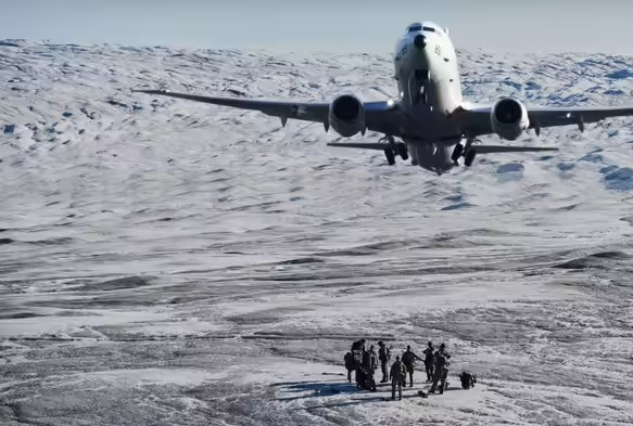 Greenland Nuclear Secret: ગ્રીનલેન્ડની બરફીલી ગુપ્તતા: શું ખરેખર બરફ નીચે દટાયેલો છે અમેરિકાનો પરમાણુ બોમ્બ? જાણો શીત યુદ્ધના ભયાનક અકસ્માતનો ઇતિહાસ 1 oc9vjmq1