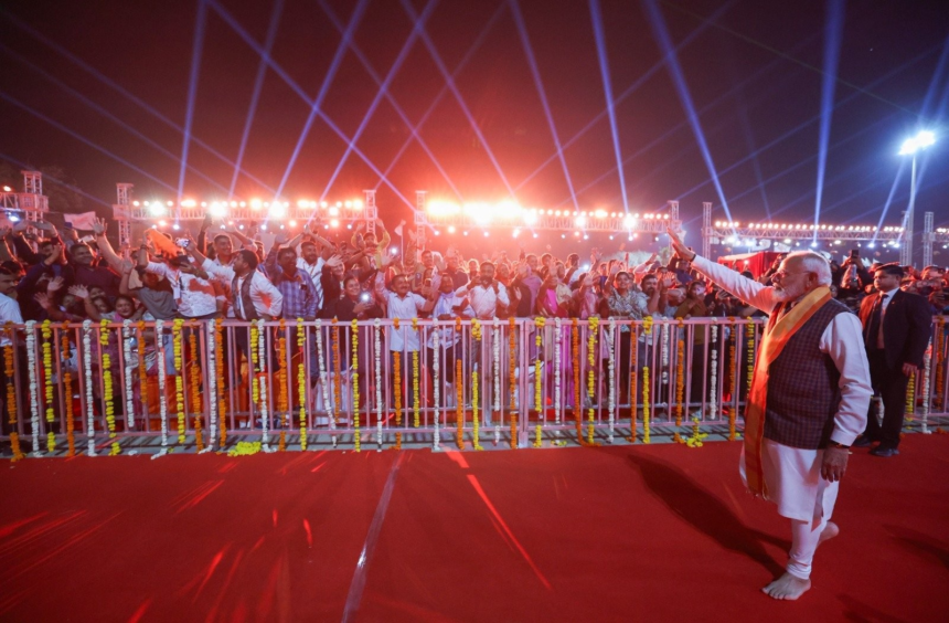 PM Modi Somnath Visit: ગૌરવવંતુ સોમનાથ: ૩૦૦૦ ડ્રોનનો આકાશી નજારો અને ૧૦૮ ઘોડાની શૌર્ય યાત્રા, સોમનાથના દ્વારે પ્રધાનમંત્રીનું ઉમળકાભર્યું સ્વાગત 1 PM Modi Somnath Visit