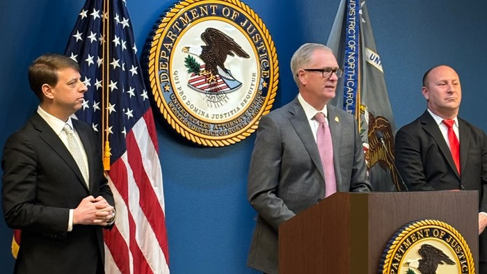 US Terror Plot Thwarted: અમેરિકામાં લોહીની હોળી ખેલવાનું કાવતરું નિષ્ફળ! કાશ પટેલે ISIS ના આતંકી પ્લાનનો કર્યો પર્દાફાશ, 2026 ની શરૂઆતમાં એફબીઆઈની મોટી સફળતા 1 y7stn8ed