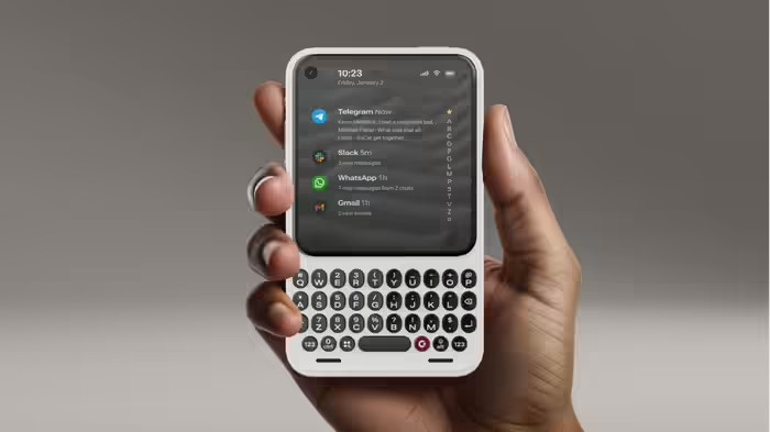 Clicks Communicator Smartphone: આ સ્માર્ટફોન તોડશે આજના મોડર્ન ફોનનો રેકોર્ડ, લુક્સમાં કૂલ અને કામમાં પાવરફુલ, જાણો ક્લીક્સ કમ્યુનિકેટરની કિંમત અને તેના સિક્રેટ ફીચર્સ 1
