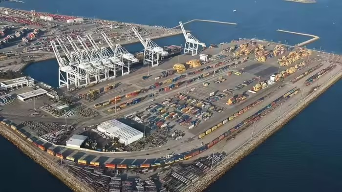 Chabahar Port Strategy: અમેરિકાની ધમકી છતાં ચાબહારથી પાછળ નહીં હટે ભારત: ૨૦૨૬ માં ડોનાલ્ડ ટ્રમ્પના દબાણ સામે ભારતની મક્કમતા, જાણો કેમ ઈરાનનું આ બંદર છે આપણી શક્તિ 1 yykq0p7w