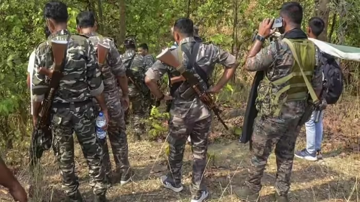 Anti Naxal Operations CRPF: નક્સલવાદના અંતનો કાઉન્ટડાઉન, CRPF એ ૨૦૨૬માં માઓવાદીઓના ૫૭ કિલ્લાઓ કર્યા ધ્વસ્ત 1 05f36806
