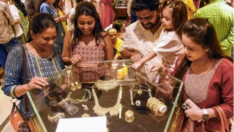 Silver Price Today: ચાંદીમાં આવી સુનામી તેજી,ચાંદીના ભાવમાં એક જ દિવસમાં ₹૧૫,૦૦૦ નો તોફાની ઉછાળો, કિંમત ₹૨.૭૫ લાખને પાર 1