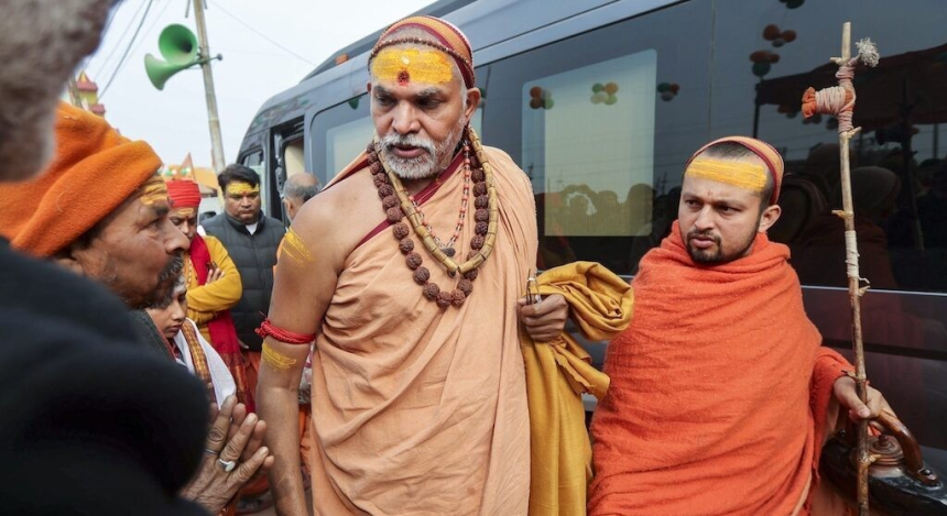 POCSO Case Avimukteshwaranand Saraswati: અવિમુક્તેશ્વરાનંદ સરસ્વતી વિરુદ્ધ પોક્સો હેઠળ ગુનો નોંધવા કોર્ટનો સખત આદેશ, માઘ મેળામાં ગુરુ-શિષ્ય સંબંધના બહાને સગીરો સાથે જાતીય શોષણના સનસનીખેજ આરોપ 1 972yx5or