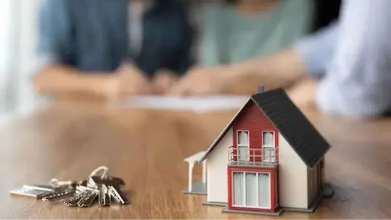 Rental Property Guidelines: ઘર ભાડે આપતા પહેલાં આ ૫ વાતોનું રાખો ખાસ ધ્યાન: વિવાદ અને કાનૂની ગૂંચવણોથી બચવા માટે રેન્ટ એગ્રીમેન્ટથી લઈ પોલીસ વેરિફિકેશન સુધીની પ્રોસેસ છે અત્યંત જરૂરી 1 9hm38i7s