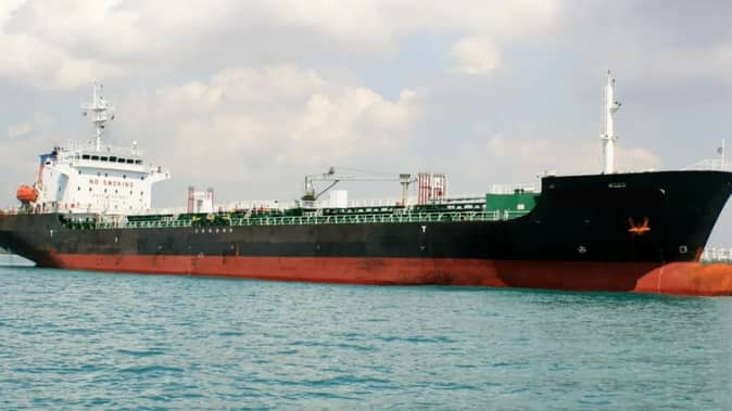 Oil Smuggling Racket: કોસ્ટ ગાર્ડે તેલ તસ્કરીના ઈન્ટરનેશનલ રેકેટનો કર્યો પર્દાફાશ; ૩ જહાજો જપ્ત કરી કરોડોની ડ્યુટી ચોરી પકડી પાડી! 1 atararashhataraya tal tasakara ka bhadafaugdha 3 jahaja jabta 3e729a6ec9c2b99249e6af1a9d9e3dba