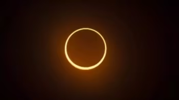 Solar Eclipse February 2026: આકાશમાં દેખાશે અદ્ભુત 'રિંગ ઓફ ફાયર', ૧૭ ફેબ્રુઆરીએ વર્ષનું પ્રથમ સૂર્યગ્રહણ 1 eefmalzv