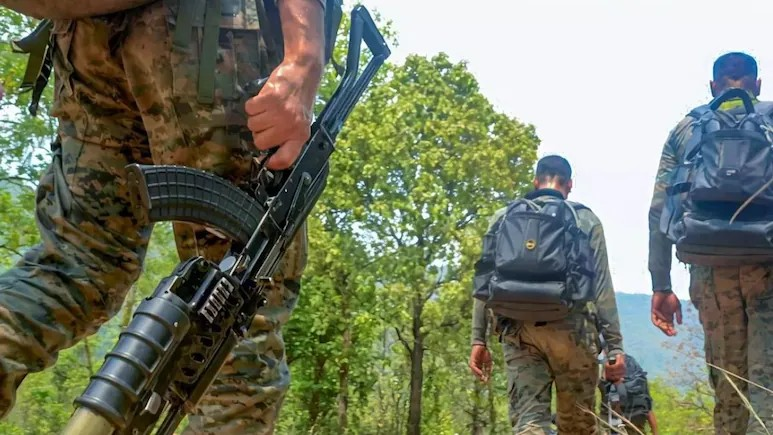 Anti Naxal Operation: નક્સલવાદના અંતિમ દિવસો: સુરક્ષાદળોના નિશાના પર છે કરોડોના ઇનામી ૪ 'મોસ્ટ વોન્ટેડ' કમાન્ડર; ૩૧ માર્ચ ૨૦૨૬ ની ડેડલાઇન પહેલા જંગલોમાં શરૂ થયું ૨૦૦૦ જવાનોનું ઓપરેશન 1 h7ppeblj