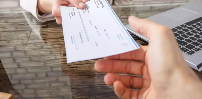 Cheque Bounce Laws India: ચેક બાઉન્સને હળવાશમાં ન લો: એક્ટર રાજપાલ યાદવના કિસ્સા પરથી જાણો કેમ આ નાની ભૂલ તમને કરાવી શકે છે જેલ 1 kopifmpk