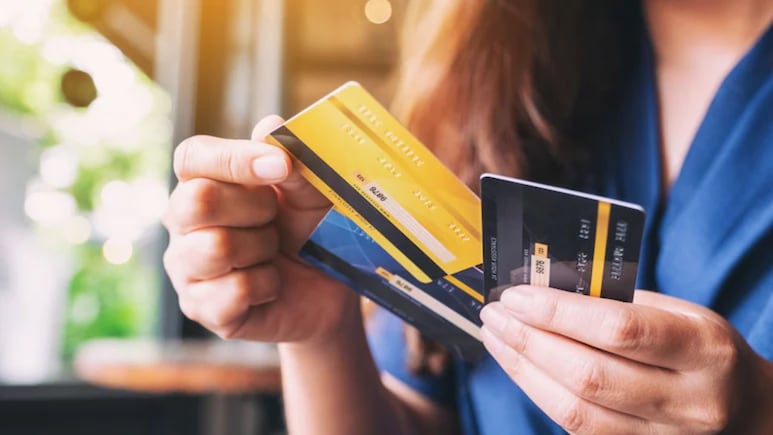 Credit Card Rules 2026: ૧ એપ્રિલથી બદલાઈ શકે છે ક્રેડિટ કાર્ડ સંબંધિત આ નિયમો, ઉપયોગ કરો છો તો જાણી લો આ જરૂરી વાત 1 miku4v2s credit