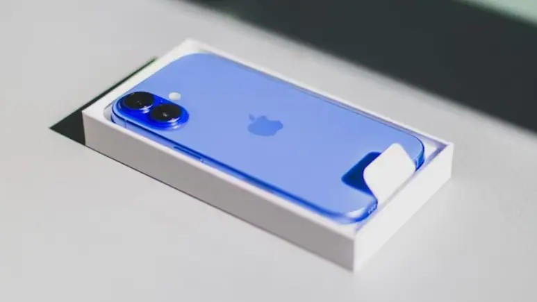 iPhone 16 Sales Record: iPhone 16 બન્યો દુનિયાનો નંબર ૧ સ્માર્ટફોન: iPhone 17 અને Air ના લોન્ચિંગ છતાં ૨૦૨૫ માં રહ્યો સૌથી વધુ વેચાતો ફોન 1