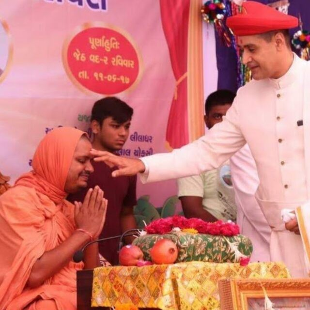 Kalupur Ram Swami Scandal: ધર્મના નામે ધતિંગ: કાલુપુર સ્વામિનારાયણ મંદિરના રામ સ્વામીનો પ્રેમ પ્રકરણમાં ભાંડો ફૂટ્યો 1 nedarzcb