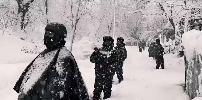Kashmir TOB Anti-Terrorism: પહાડોની ઊંચાઈ પર આતંકીઓનો 'કાળ' બનશે CRPF, ઘાટીમાં આતંકનો સફાયો કરવા સેનાએ તૈયાર કર્યા ૪૩ સ્પેશિયલ ટેમ્પરરી બેઝ 1 oqu427kq