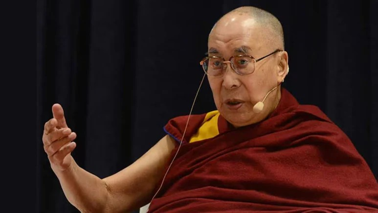 Dalai Lama Epstein Files: એપ્સટીન ફાઇલ્સમાં નામ આવતા દલાઈ લામાની ઓફિસે તોડ્યું મૌન, જાણો ધર્મશાળાથી જારી કરાયેલા નિવેદનમાં શું કહેવાયું! 1 t9bf1j8j