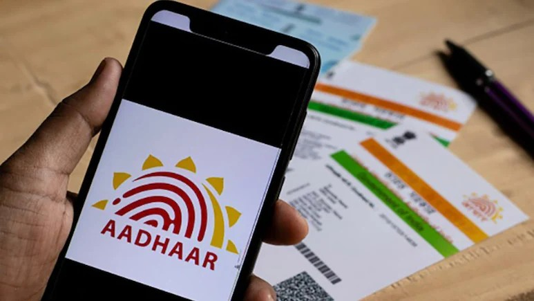 EPF Aadhaar Linking: પેન્શન એકાઉન્ટને આધાર સાથે લિંક કરવું હવે સાવ સરળ, જાણો ઓનલાઇન અને ઓફલાઇન લિંક કરવાની સ્ટેપ-બાય-સ્ટેપ રીત 1 v37wvrjl