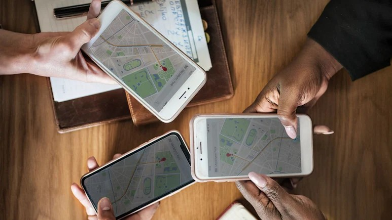 Smartphone Safety Features: તમારા સ્માર્ટફોનને બનાવો સુરક્ષા કવચ; લોકેશન શેરિંગ અને Emergency SOS જેવા ફીચર્સ મુશ્કેલ સમયમાં સાબિત થઈ શકે છે જીવનરક્ષક! 1 vqq05cm5